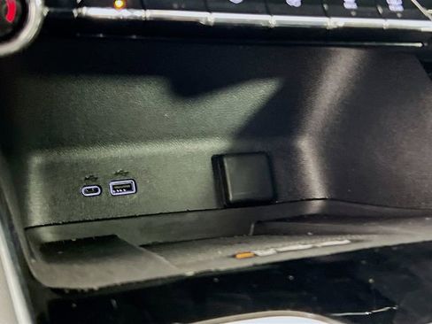 Used 2025 Chevrolet Traverse LT image 17