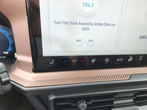Used 2025 Ford Bronco Sport Outer Banks w/ Outer Banks Tech Package+ AWD/4WD image 21