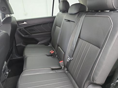 Used 2023 Volkswagen Tiguan SE FWD image 14