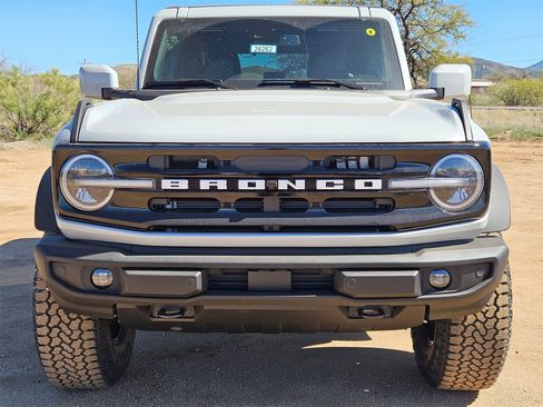 New 2026 Ford Bronco Outer Banks w/ Sasquatch Package image 2