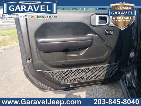 Used 2018 Jeep Wrangler Unlimited Rubicon w/ Cold Weather Group image 28