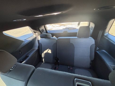 Used 2023 Chevrolet Traverse LT image 32