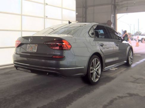Used 2018 Volkswagen Passat 2.0T R-Line FWD image 3