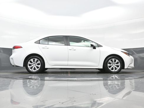 Used 2024 Toyota Corolla LE FWD image 31