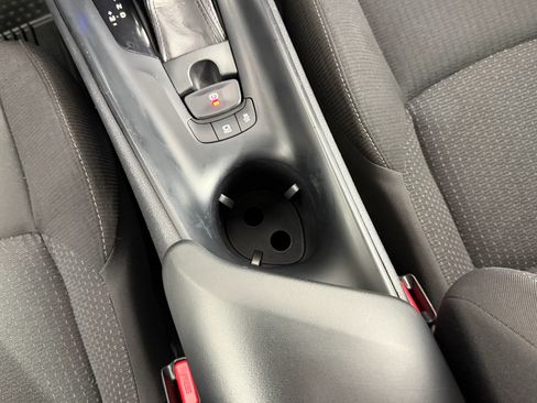 Used 2018 Toyota C-HR XLE FWD image 35