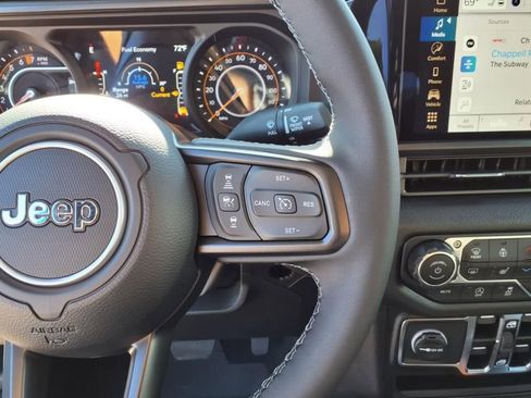 New 2025 Jeep Gladiator Sport image 15