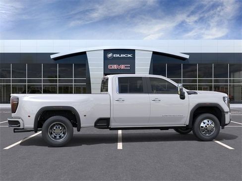 New 2025 GMC Sierra 3500 Denali Ultimate image 5
