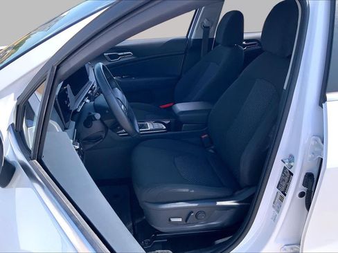 Certified 2026 Kia Sportage LX w/ LX Convenience Package FWD image 8