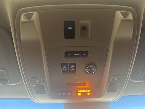 Used 2017 Cadillac Escalade ESV Premium Luxury image 16