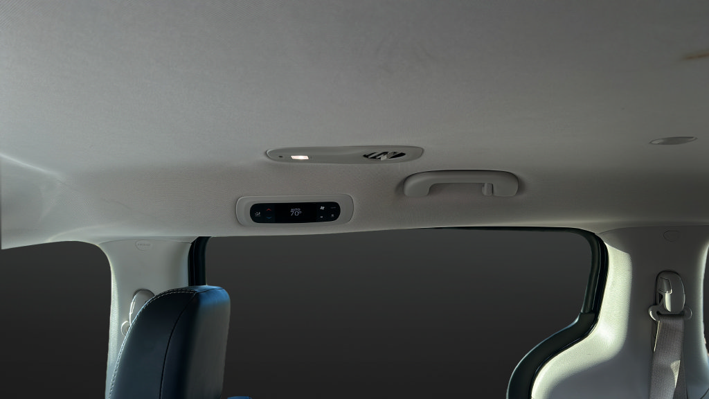 Used 2024 Chrysler Pacifica Touring-L FWD image 15