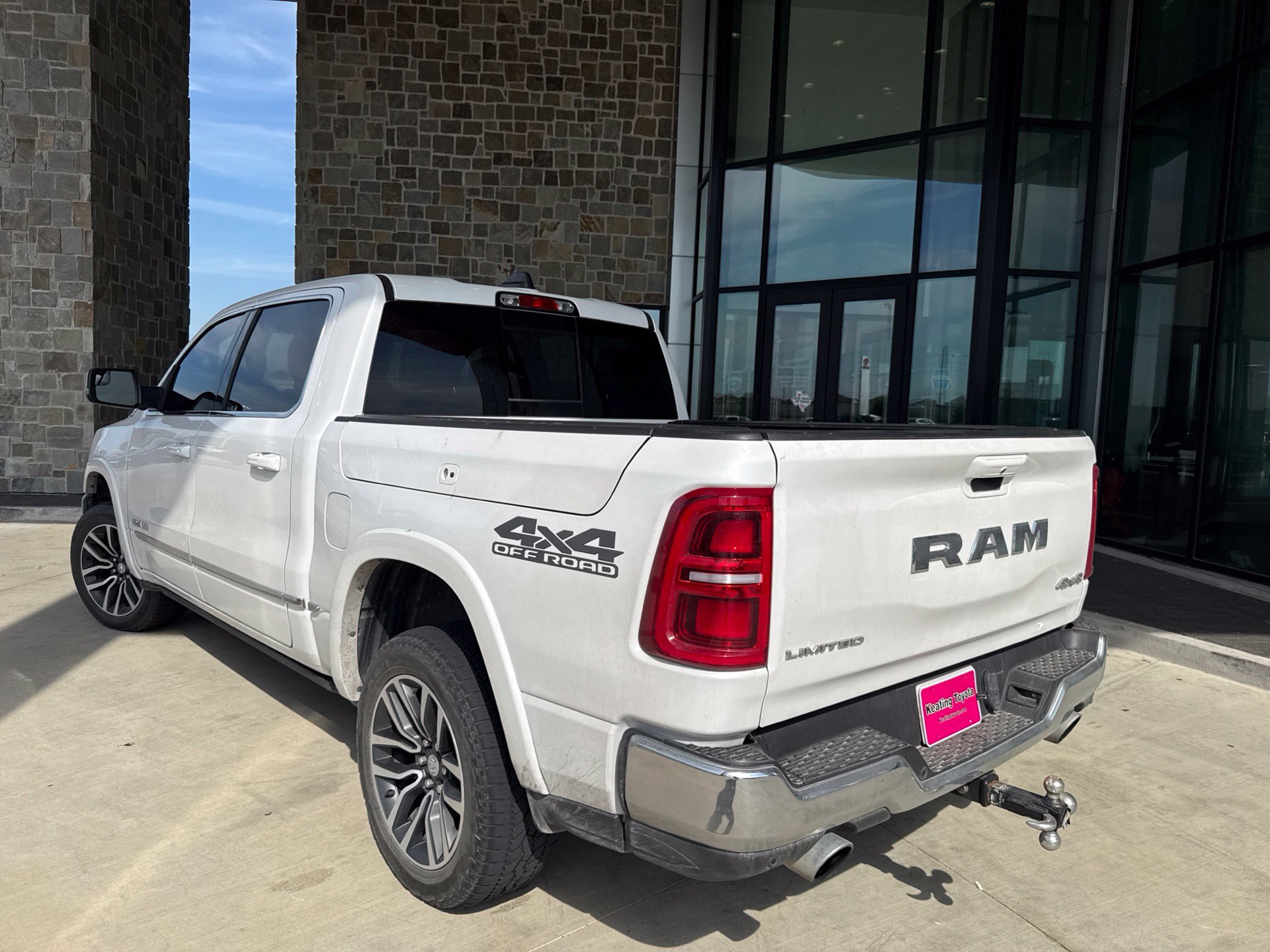 Used 2025 RAM 1500 Limited w/ Off Road Group AWD/4WD image 5