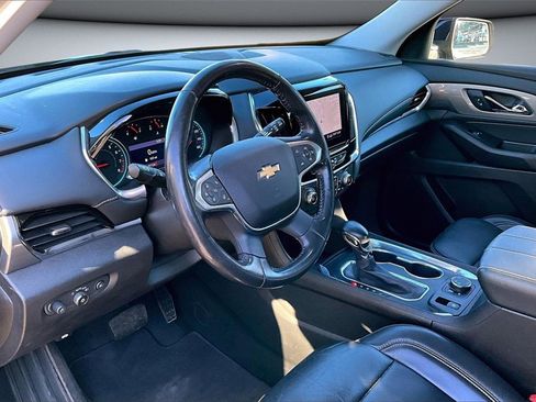 Used 2021 Chevrolet Traverse LT image 16