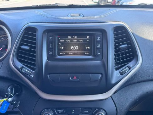 Used 2014 Jeep Cherokee Latitude FWD image 15