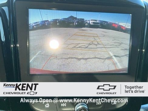 Used 2019 Chevrolet Traverse LT image 2