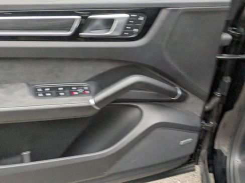 Used 2022 Porsche Cayenne GTS image 13
