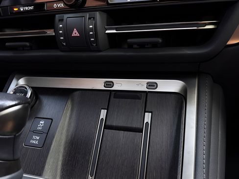 Used 2024 Lexus GX 550 w/ Accessory Package (Z1) AWD/4WD image 11