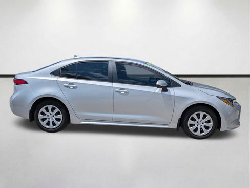 Used 2025 Toyota Corolla LE FWD image 3