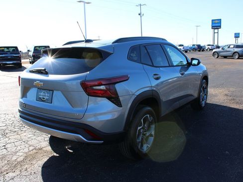 New 2026 Chevrolet Trax LT image 9
