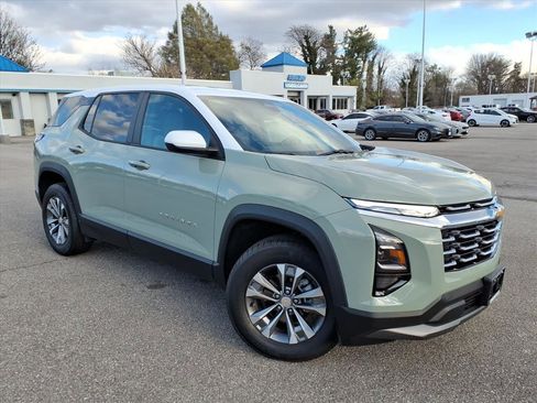 Used 2026 Chevrolet Equinox LT w/ Convenience Package II image 2