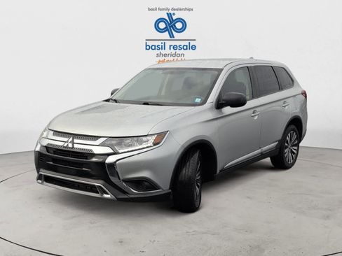 Used 2020 Mitsubishi Outlander ES image 2
