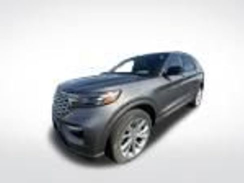 Used 2023 Ford Explorer Platinum w/ Technology Package AWD/4WD image 3