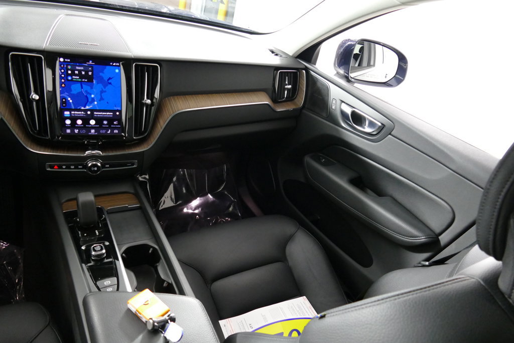 Used 2022 Volvo XC60 B5 Momentum w/ Climate Package AWD/4WD image 23
