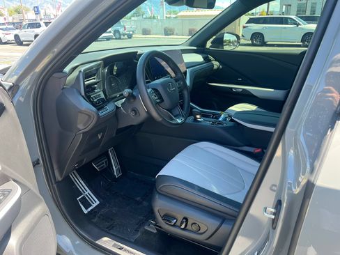 Used 2026 Lexus TX 500h AWD w/ Technology Package image 11