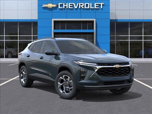 New 2025 Chevrolet Trax LT w/ Driver Confidence Package image 7