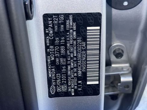 Used 2024 Hyundai Venue SEL FWD image 29