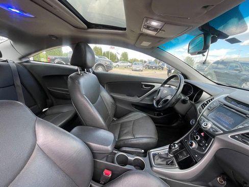 Used 2014 Hyundai Elantra w/ Option Group 2 FWD image 4