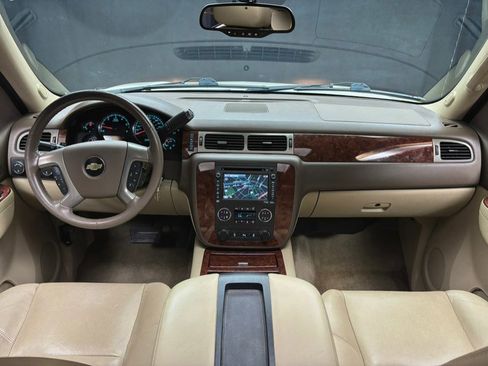 Used 2013 Chevrolet Avalanche LTZ AWD/4WD image 36