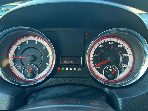 Used 2019 Dodge Grand Caravan SE w/ UConnect Hands-Free Group image 12