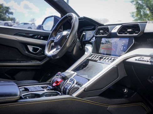 Used 2019 Lamborghini Urus AWD/4WD image 13