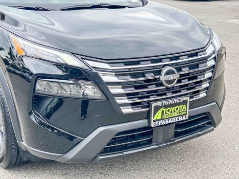 Used 2025 Nissan Rogue SV FWD image 5