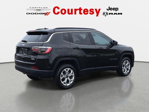 Certified 2025 Jeep Compass Latitude AWD/4WD image 4