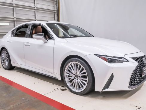 Used 2022 Lexus IS 300 w/ Premium Package RWD image 5