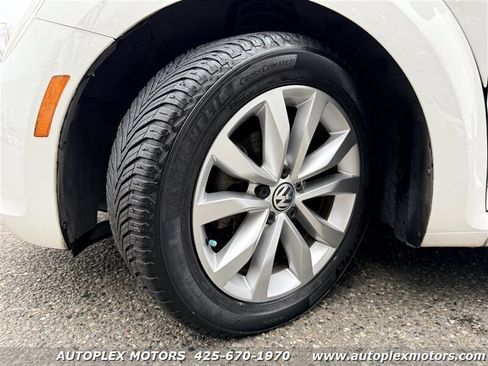 Used 2013 Volkswagen Beetle TDI image 24