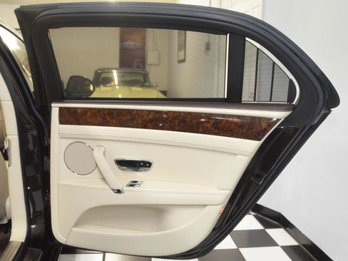 Used 2015 Bentley Flying Spur V8 image 31
