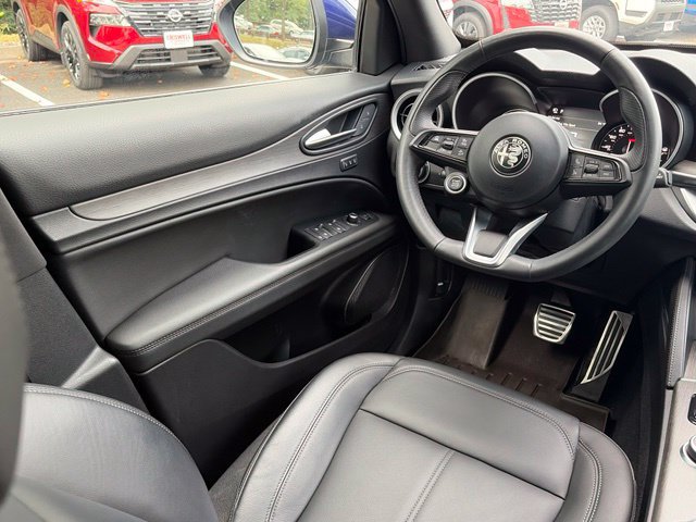 Used 2023 Alfa Romeo Stelvio Ti AWD/4WD image 44