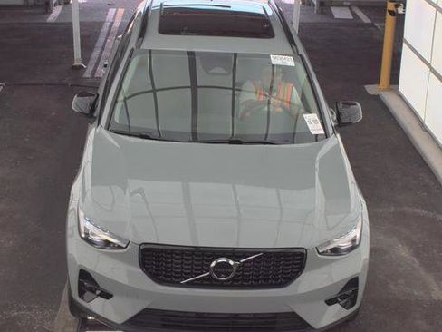 Used 2026 Volvo XC40 B5 Plus AWD/4WD image 4