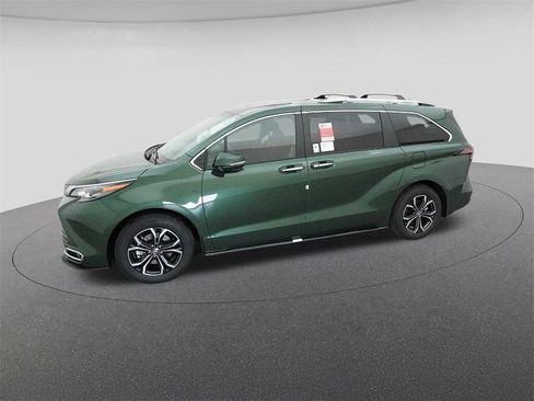 New 2026 Toyota Sienna Platinum image 2