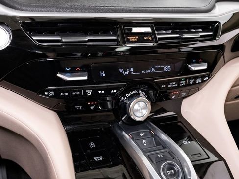 Used 2023 Acura MDX SH-AWD image 19