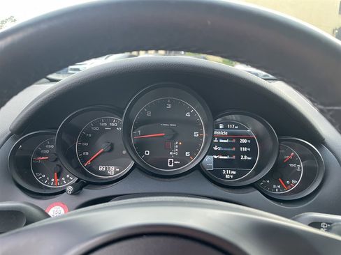 Used 2014 Porsche Cayenne Diesel Platinum Edition image 23