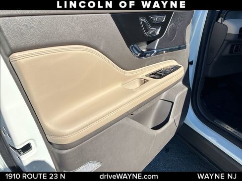 Certified 2023 Lincoln Corsair AWD image 13