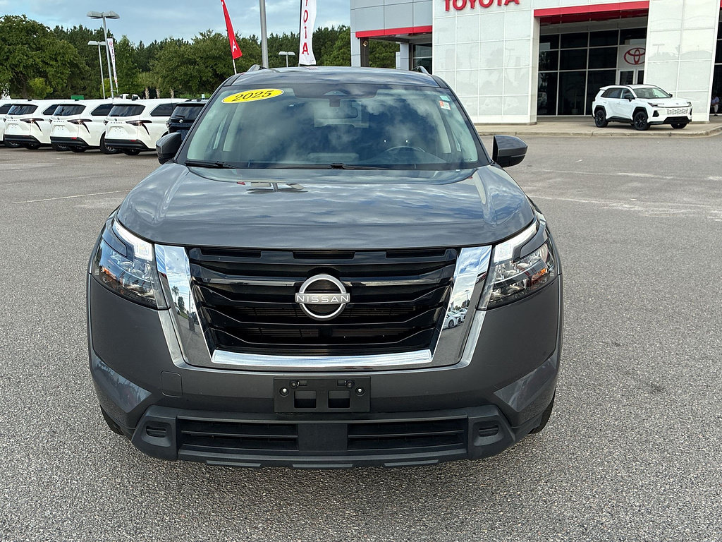 Used 2025 Nissan Pathfinder SV AWD/4WD image 8