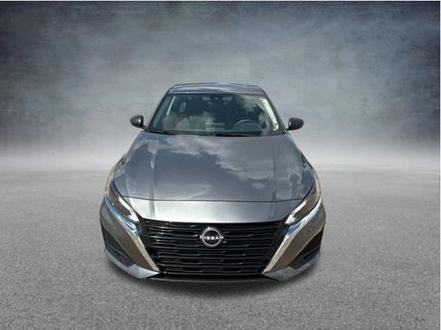 Used 2024 Nissan Altima 2.5 SV FWD image 2