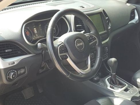 Used 2016 Jeep Cherokee Trailhawk AWD/4WD image 6