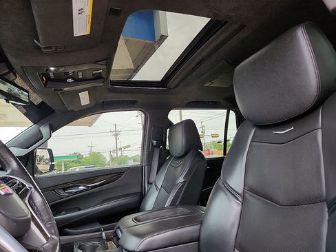 Used 2019 Cadillac Escalade Platinum image 7