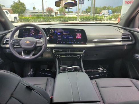 Used 2026 Chevrolet Traverse LT w/ Sun and Wheel Package FWD image 17