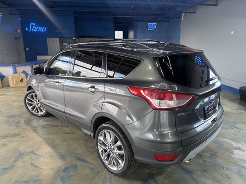 Used 2016 Ford Escape SE w/ SE Chrome Package FWD image 3